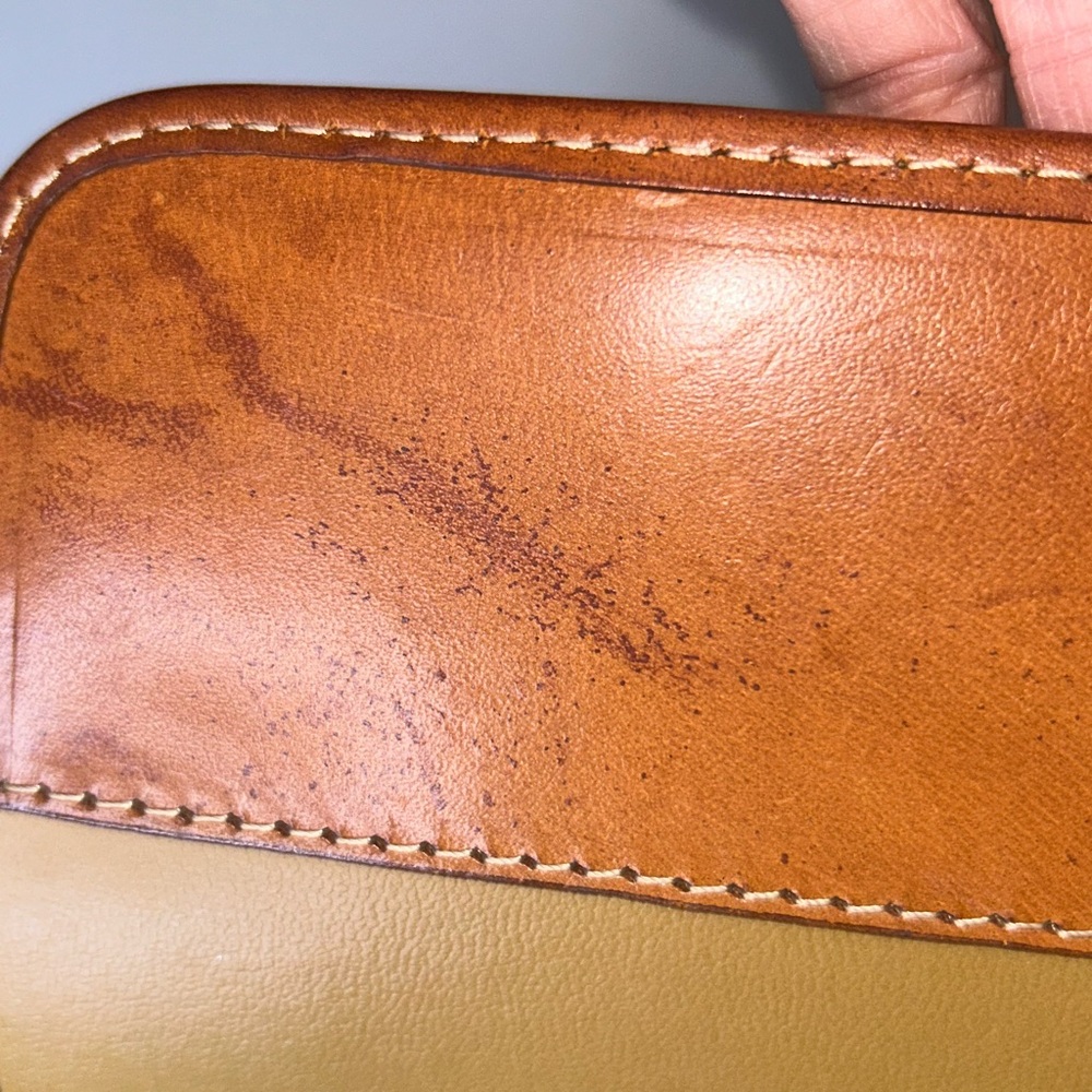 Pre loved Celine Macadam vinyl portfolio crossbody bag - Picture 14 of 15